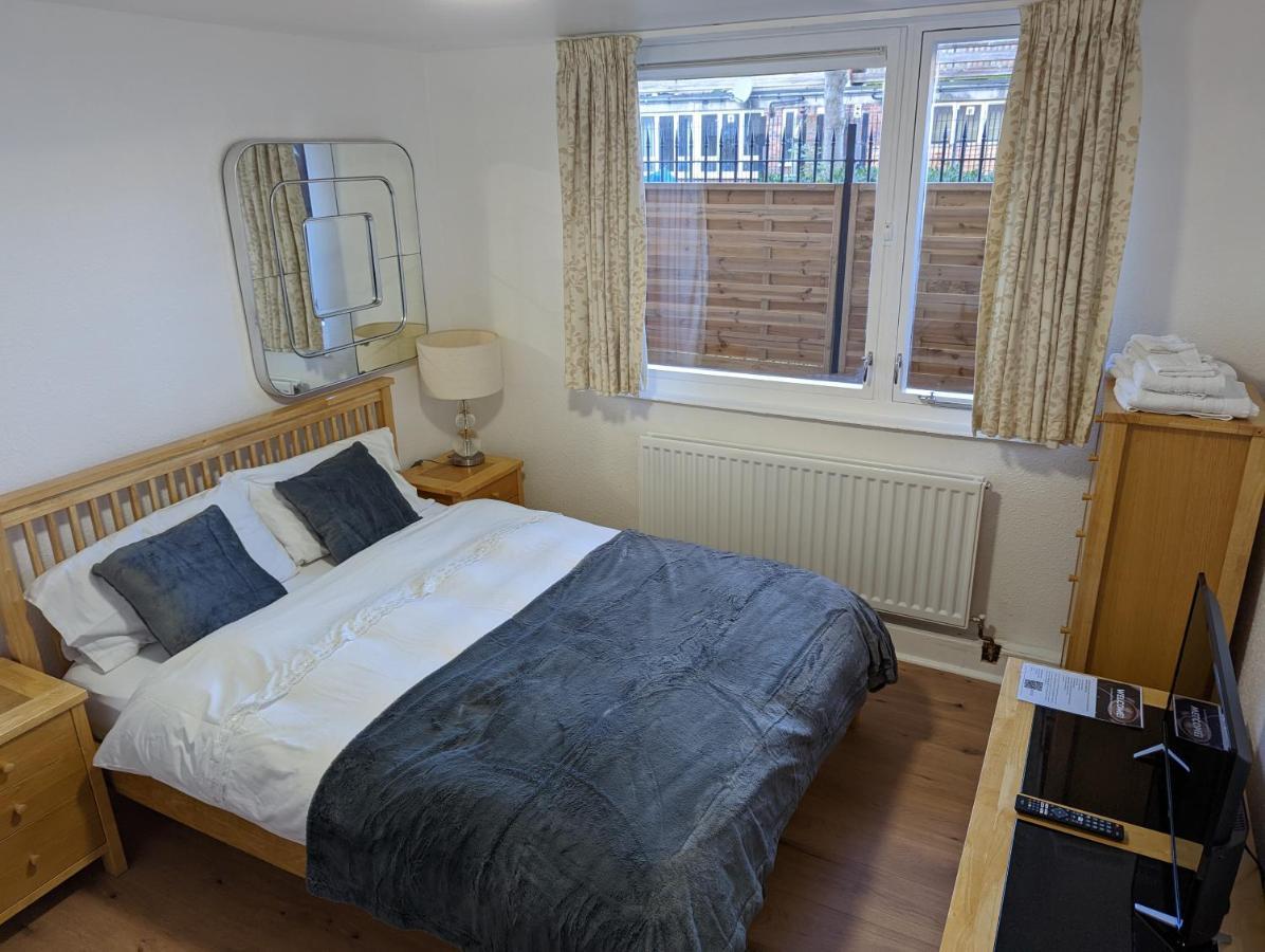 Beautiful independent apartment in London UK Buitenkant foto