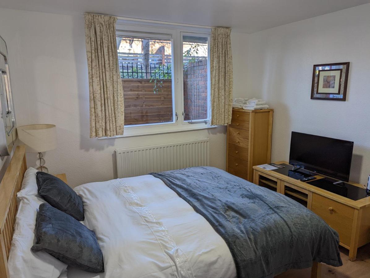 Beautiful independent apartment in London UK Buitenkant foto